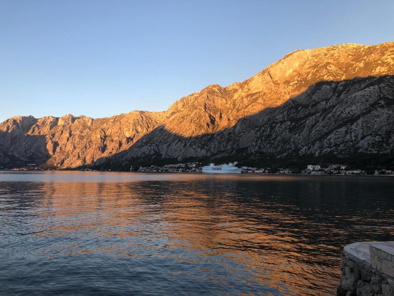Bed and Breakfast Palazzo Sbutega à Kotor Extérieur photo